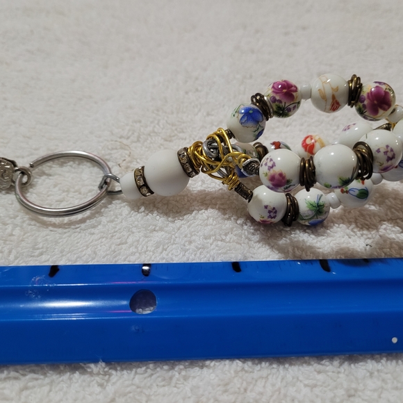 Floral Beaded Keychain - Picture 2 of 5